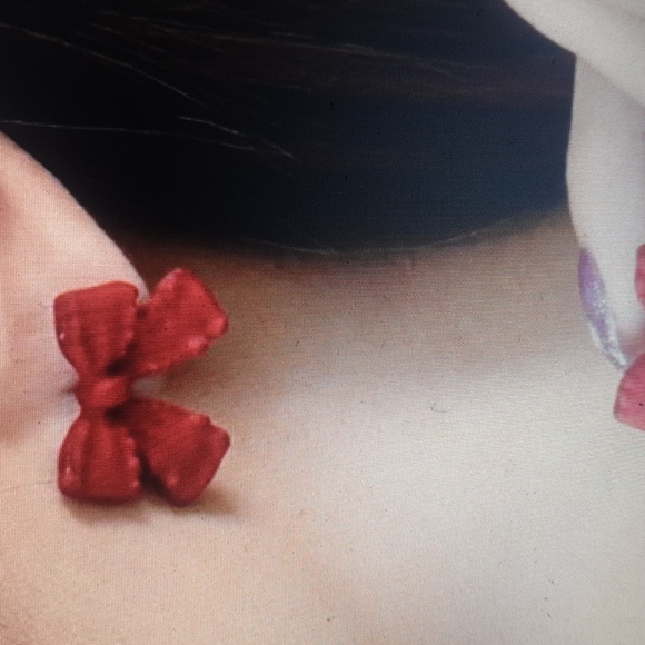 Red bow earrings - Picture 2 of 3